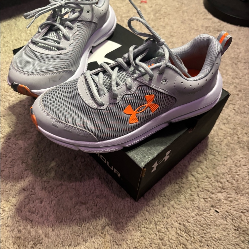 Under Armour Light Gray and Bright Orange Athletic Shoes size 7Y worn 1 time